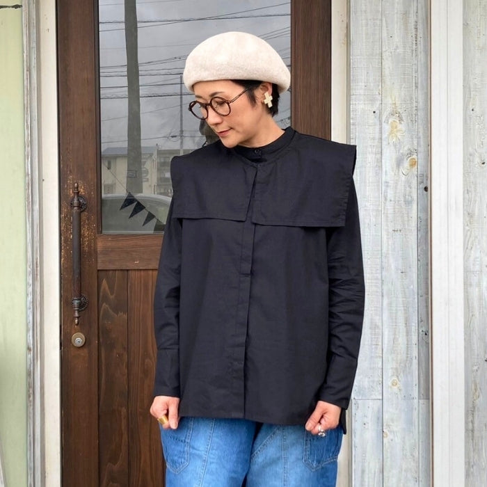 8064　付け襟付きバンドカラーブラウス