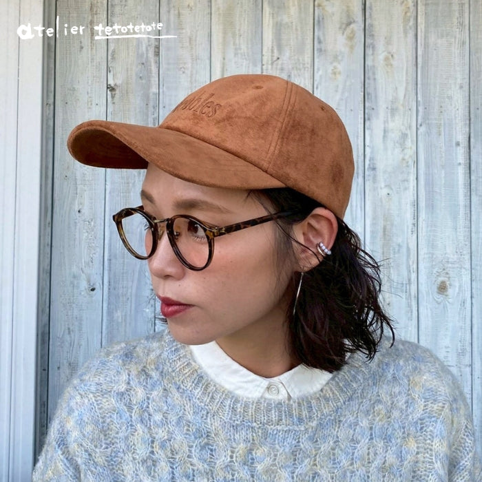 8349　スエードロゴ刺繍キャップ