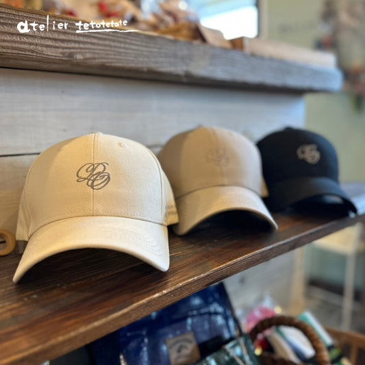 8521　グラフィックロゴキャップ