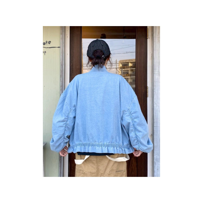 262729　袖シャーリング裾フリルボリュームデニムブルゾン