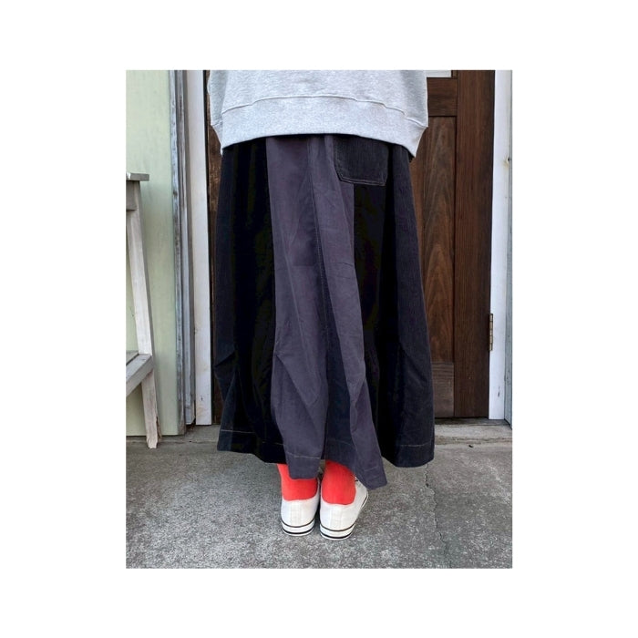 70714836　細×太コール切替裾タックスカート