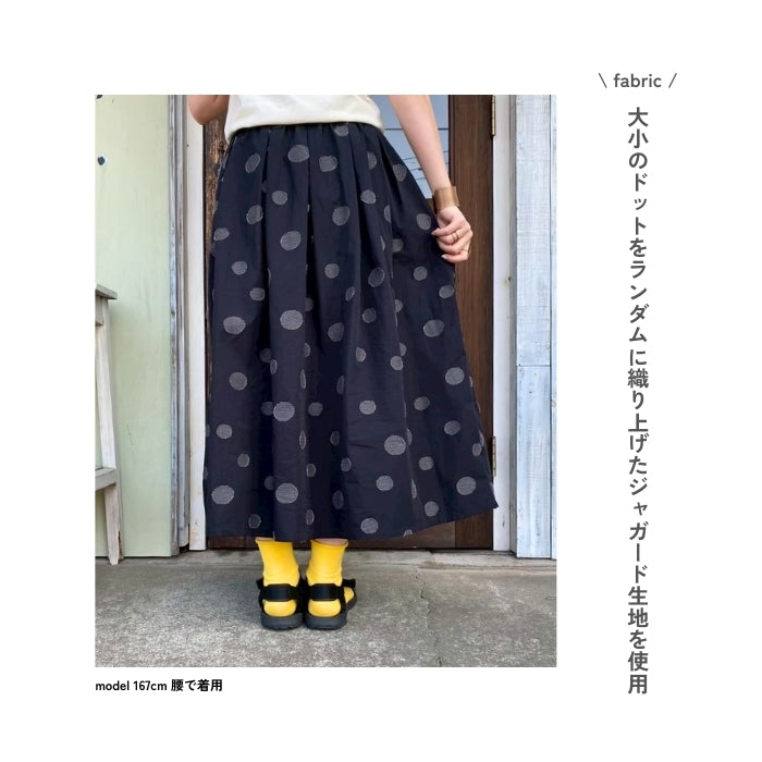 1915　前後タックのドット柄スカート